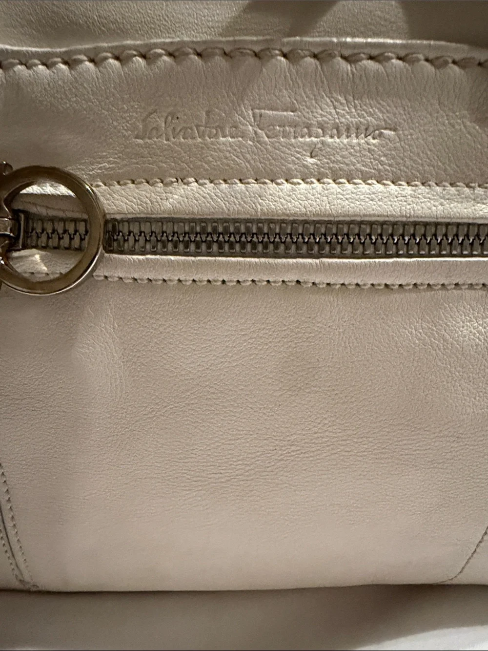 Authentic Salvatore Ferragamo Vintage White Leather Satchel Bag AU-21/5309